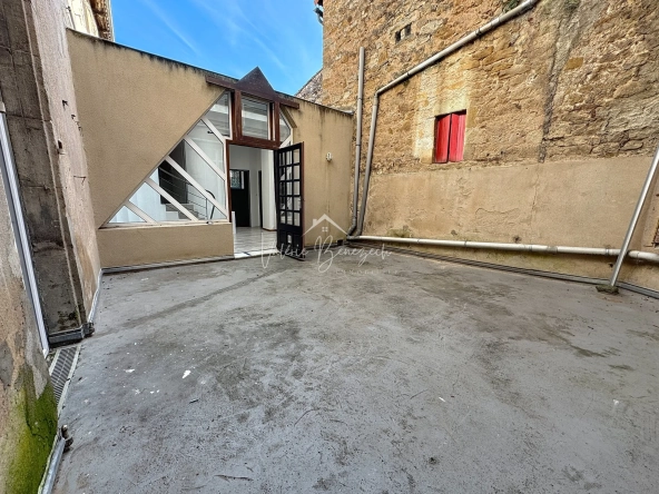 Appartement lumineux de 140 m2 avec patio au cœur de Saint-Affrique
