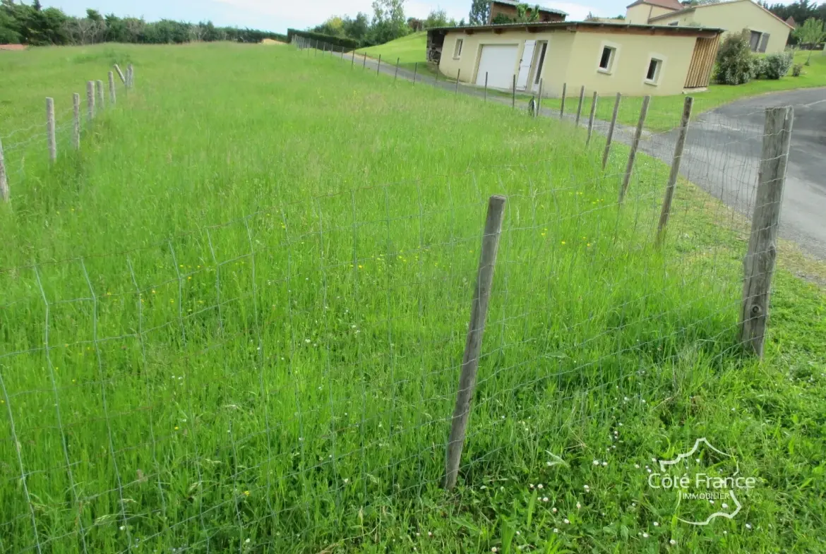 Terrain constructible à vendre à Proissans près de Sarlat-la-Canéda en Dordogne 