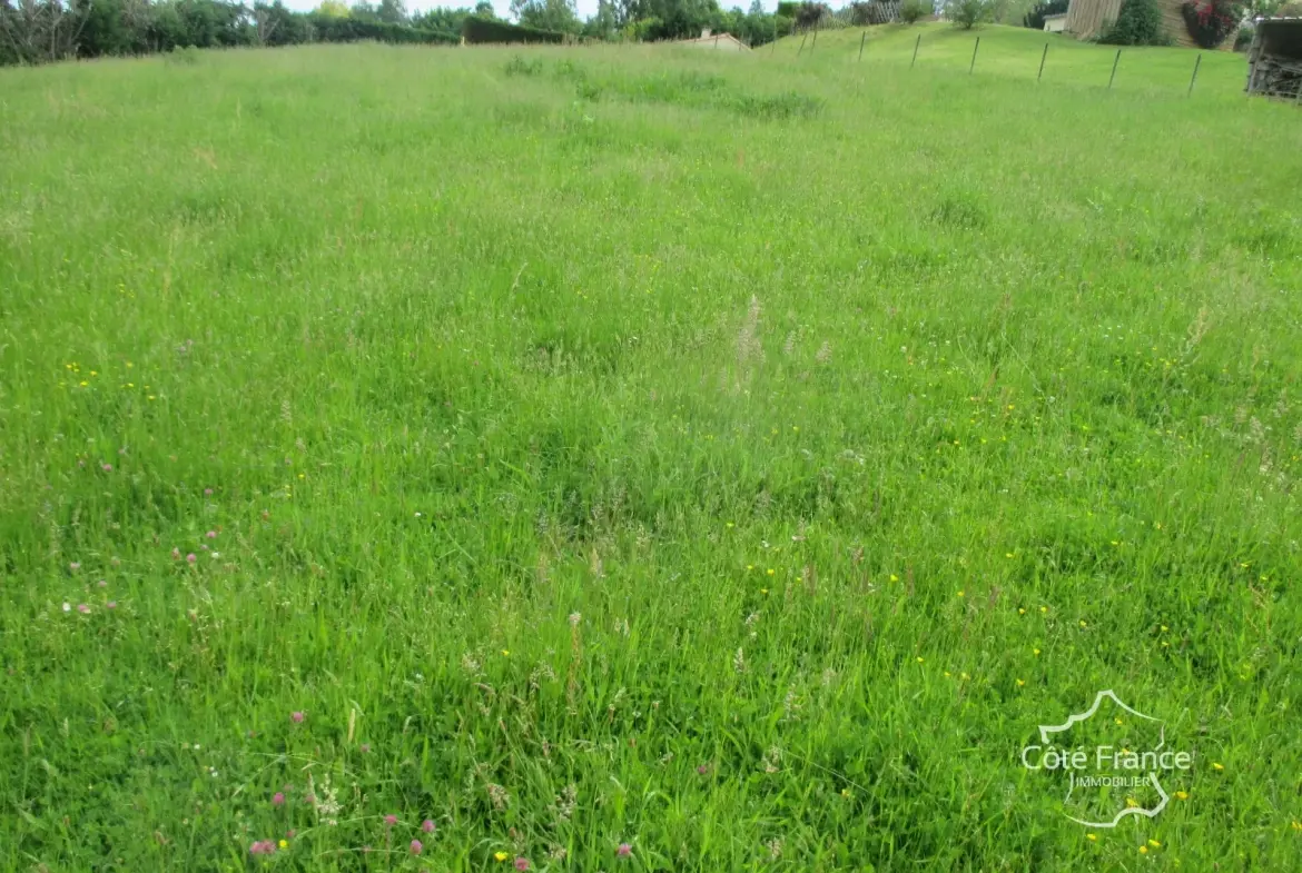 Terrain constructible à vendre à Proissans près de Sarlat-la-Canéda en Dordogne 