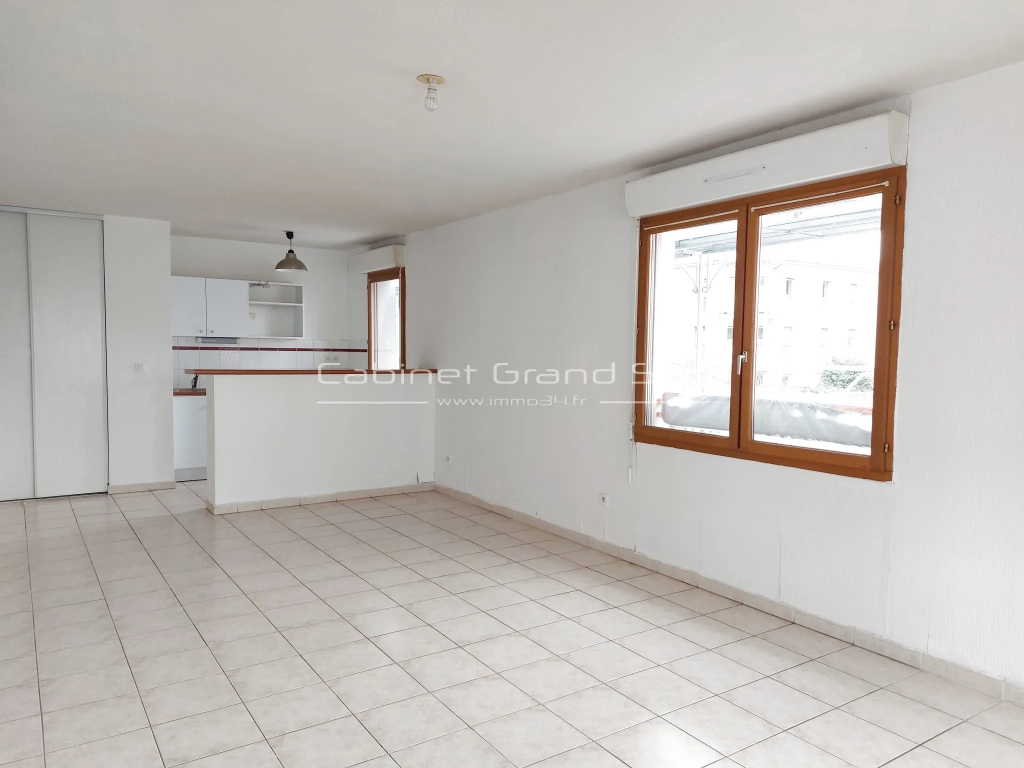 Appartement de 3 pièces avec loggia et garage à Lunel - 63 m²