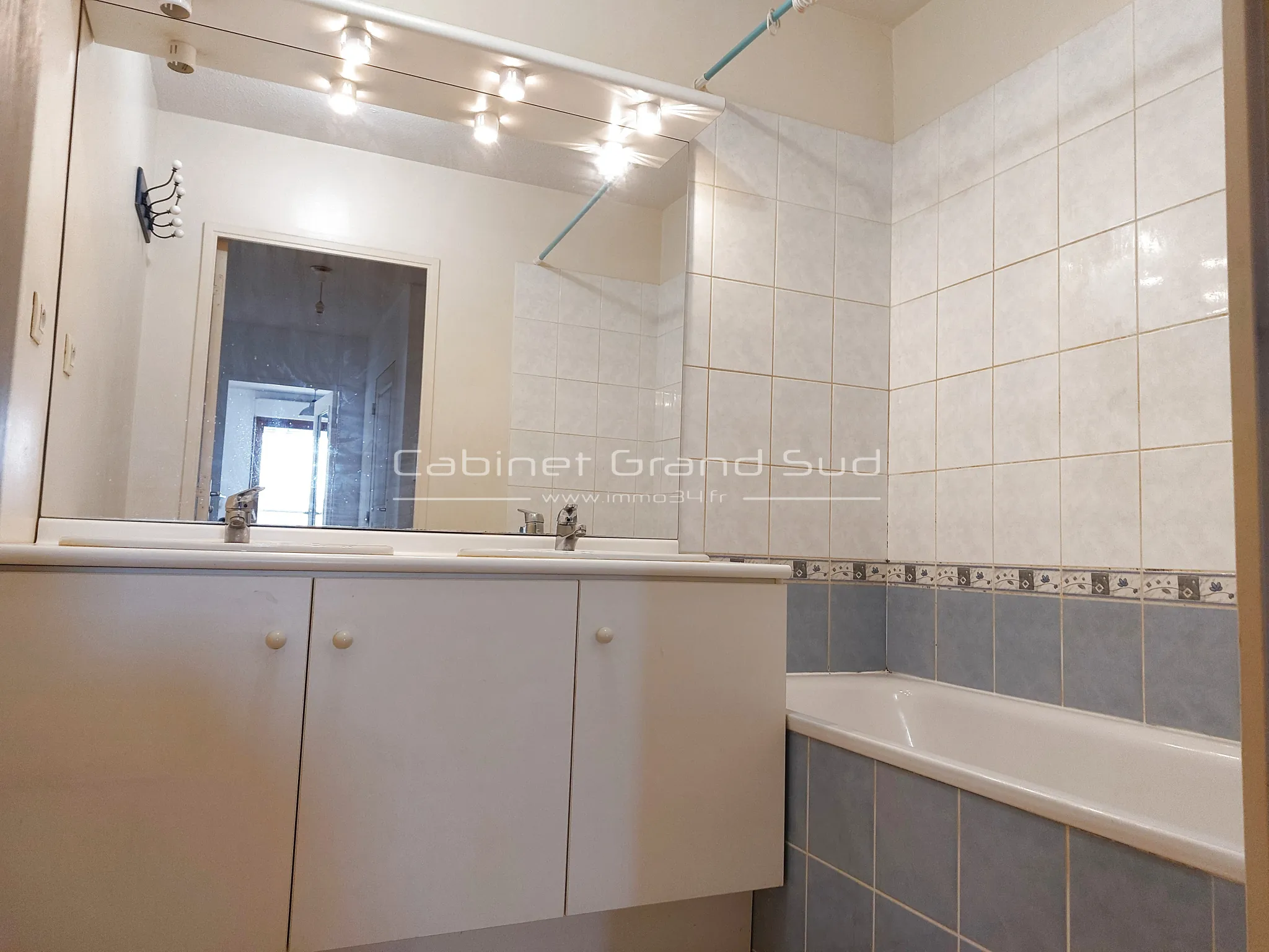 Appartement de 3 pièces avec loggia et garage à Lunel - 63 m² 