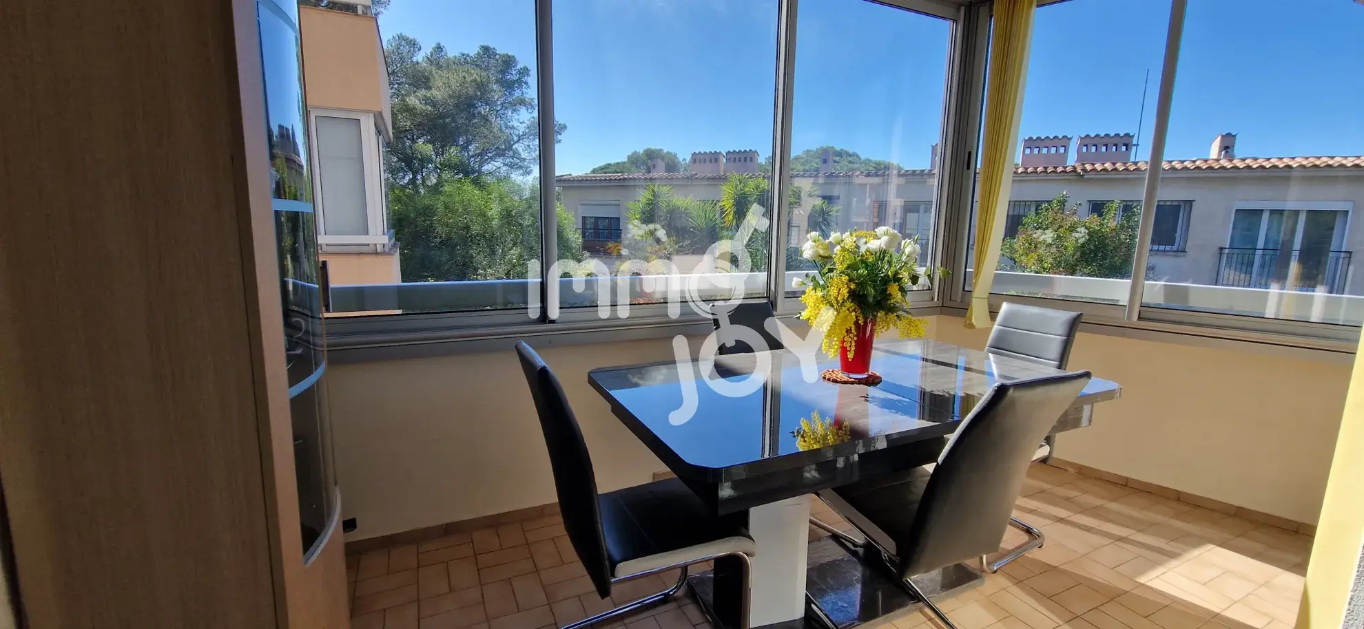 Appartement 2 pièces rénové avec garage et loggia à Saint-Raphaël 