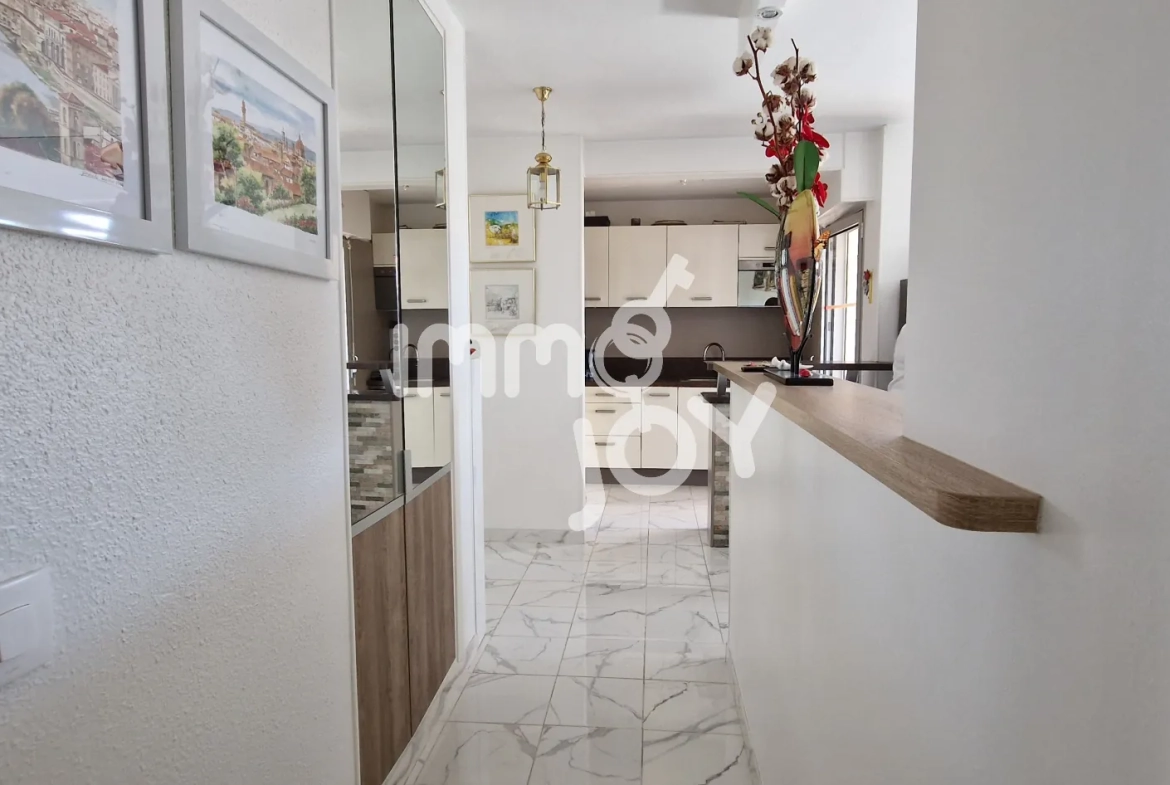 Appartement 2 pièces rénové avec garage et loggia à Saint-Raphaël 