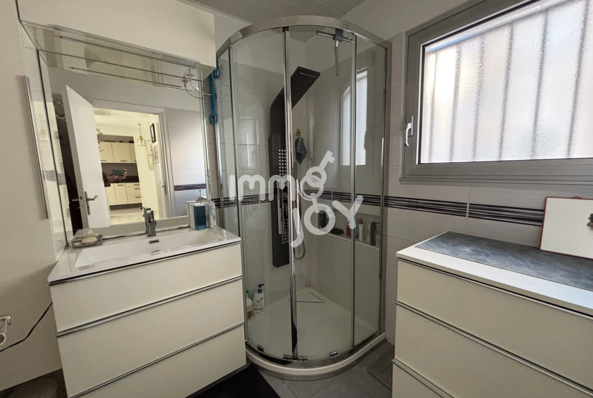Appartement 2 pièces rénové avec garage et loggia à Saint-Raphaël 