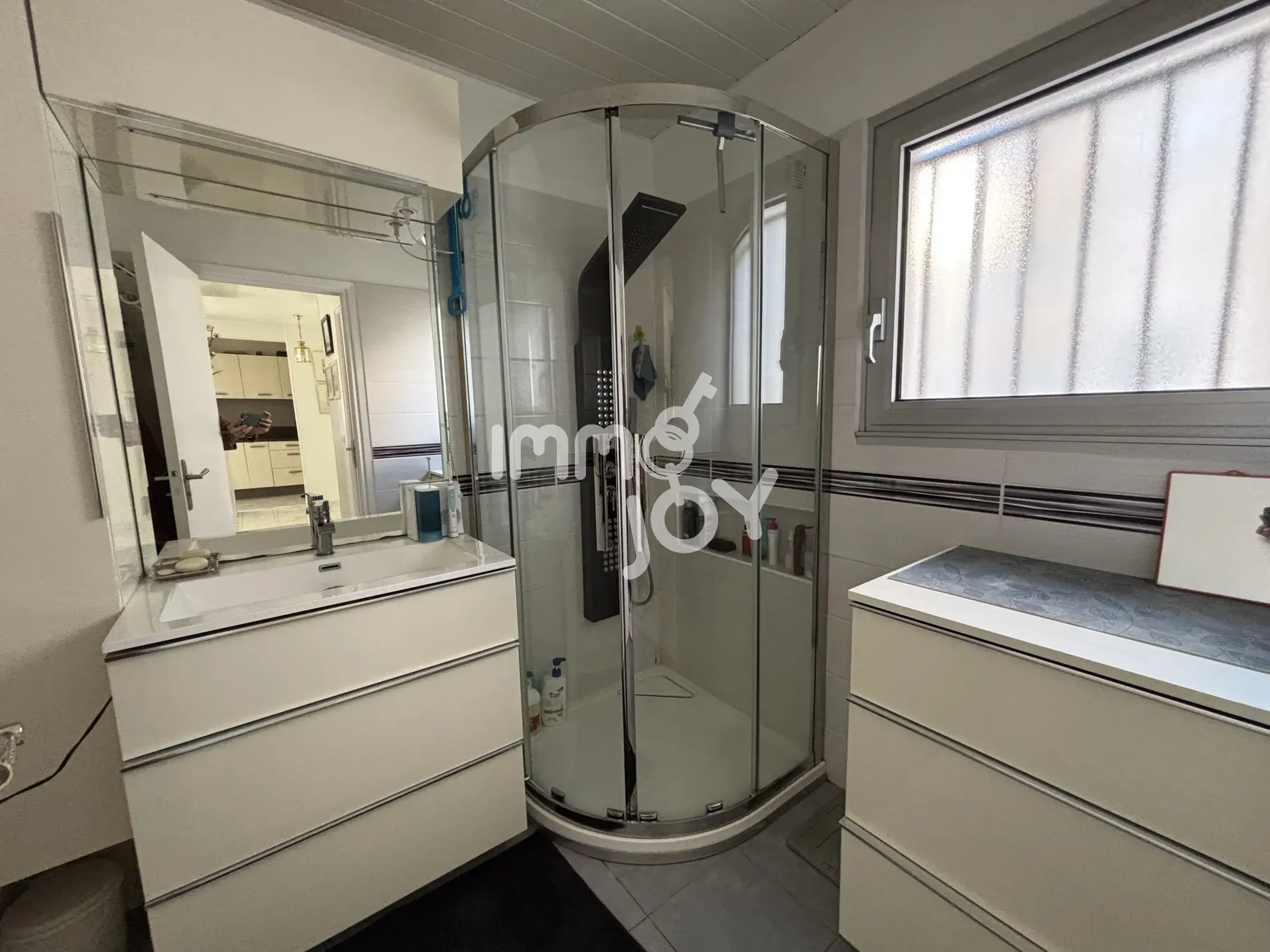 Appartement 2 pièces rénové avec garage et loggia à Saint-Raphaël 