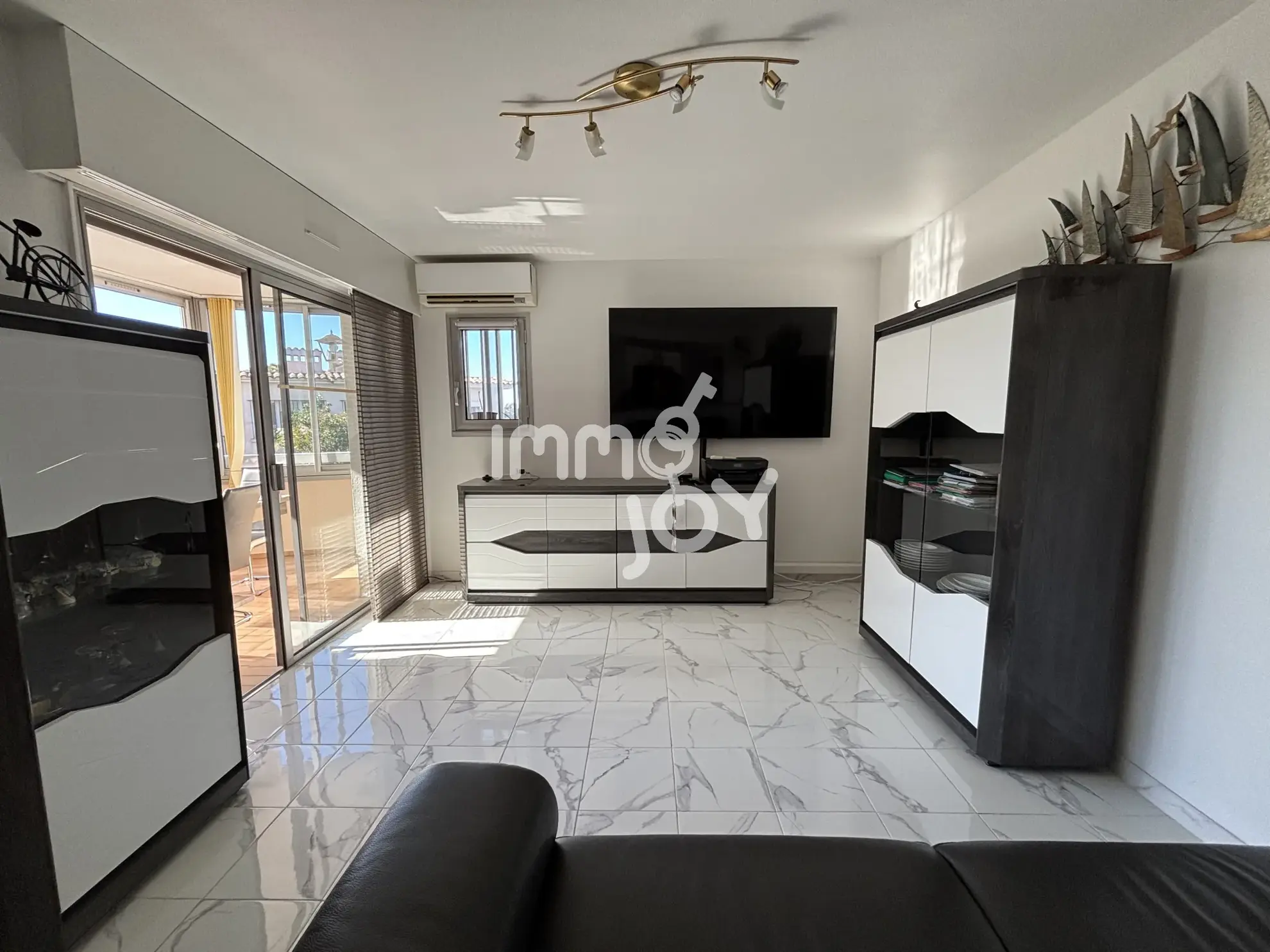 Appartement 2 pièces rénové avec garage et loggia à Saint-Raphaël 