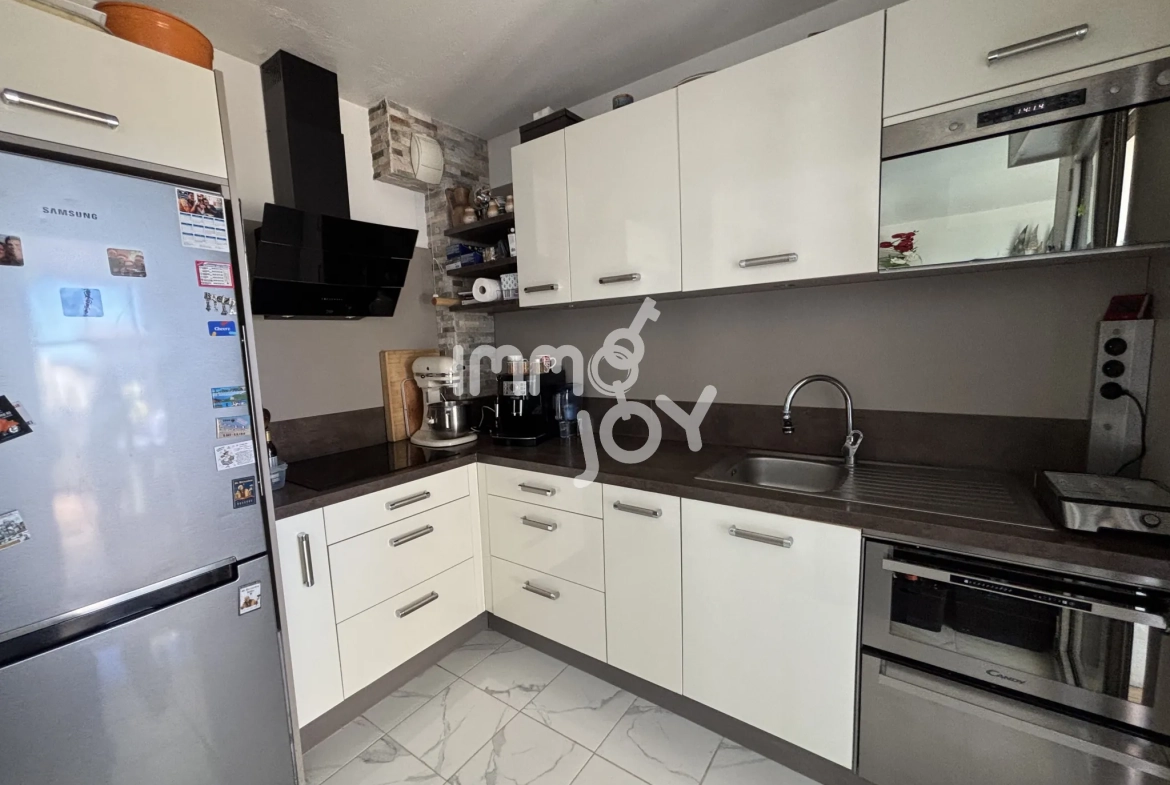 Appartement 2 pièces rénové avec garage et loggia à Saint-Raphaël 