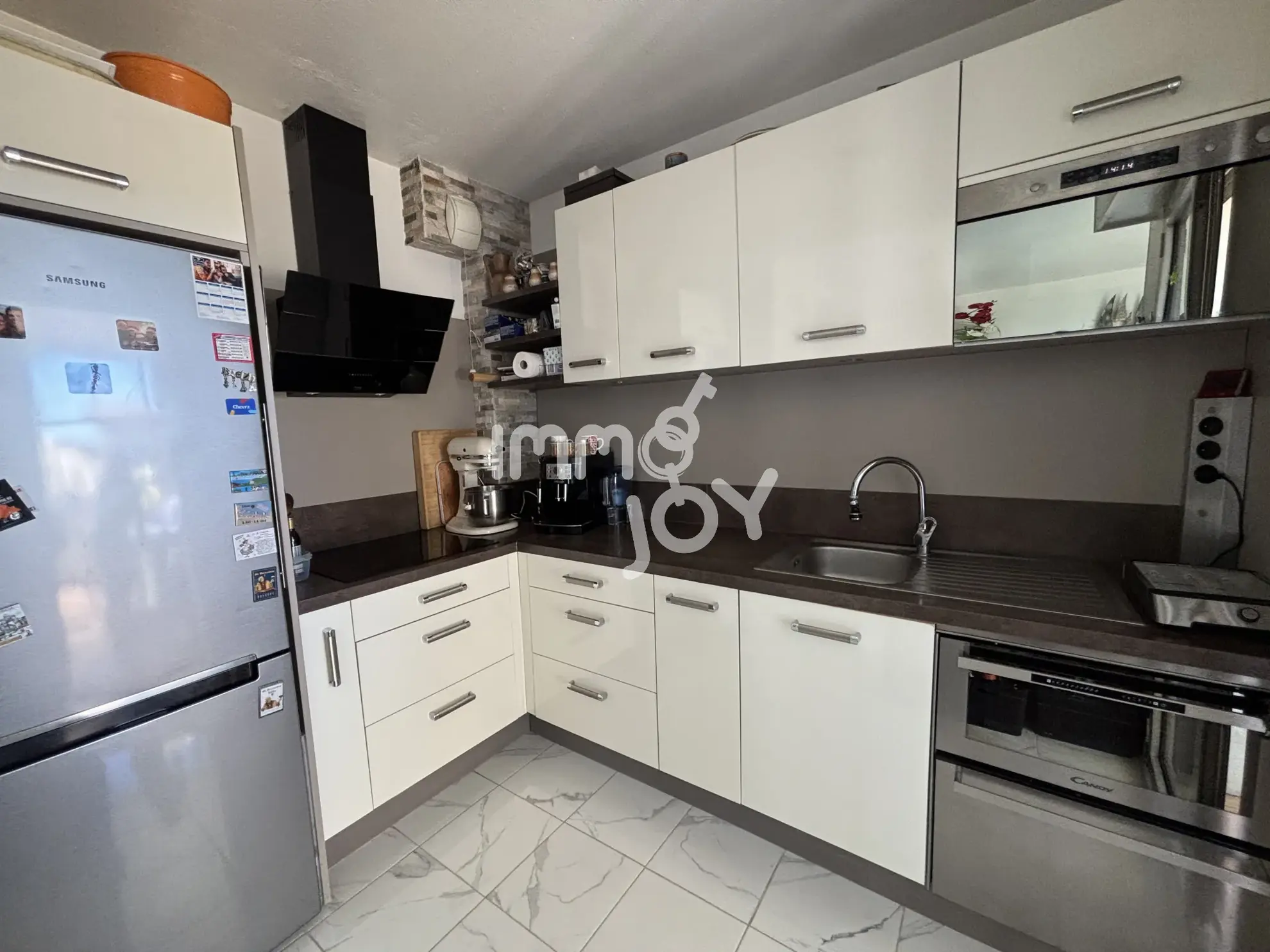 Appartement 2 pièces rénové avec garage et loggia à Saint-Raphaël 