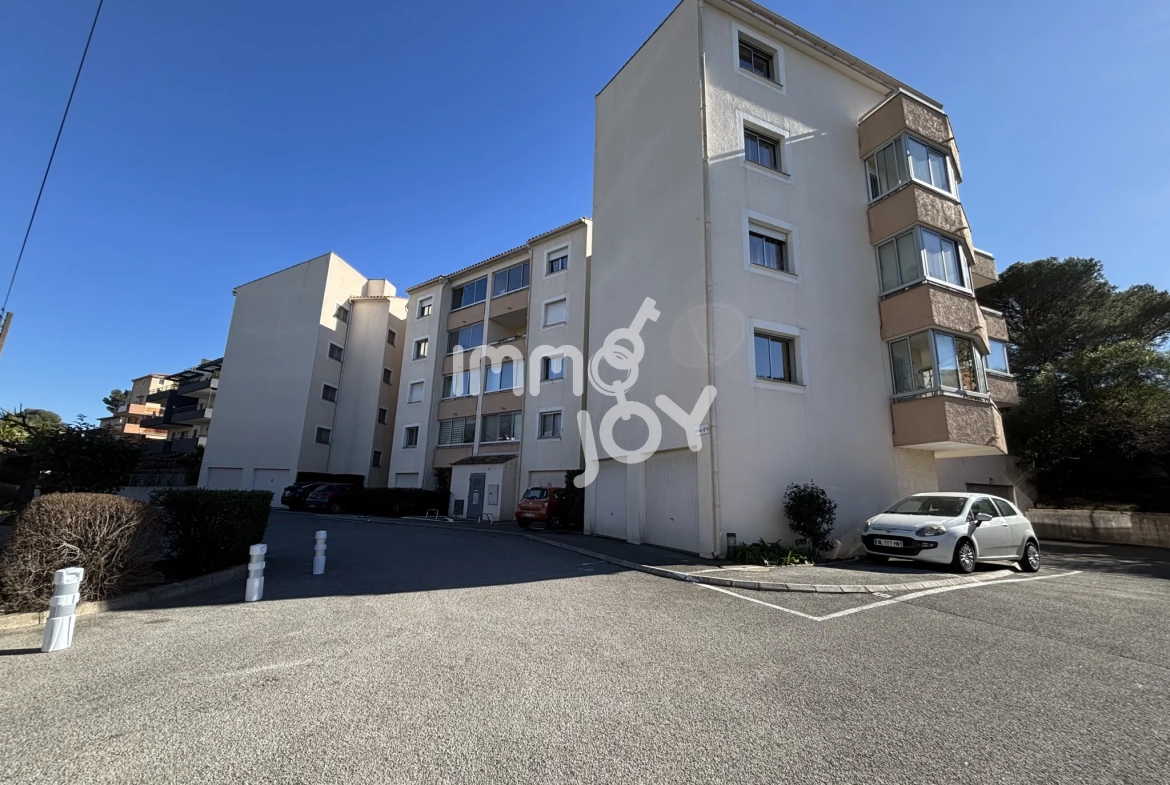 Appartement 2 pièces rénové avec garage et loggia à Saint-Raphaël 