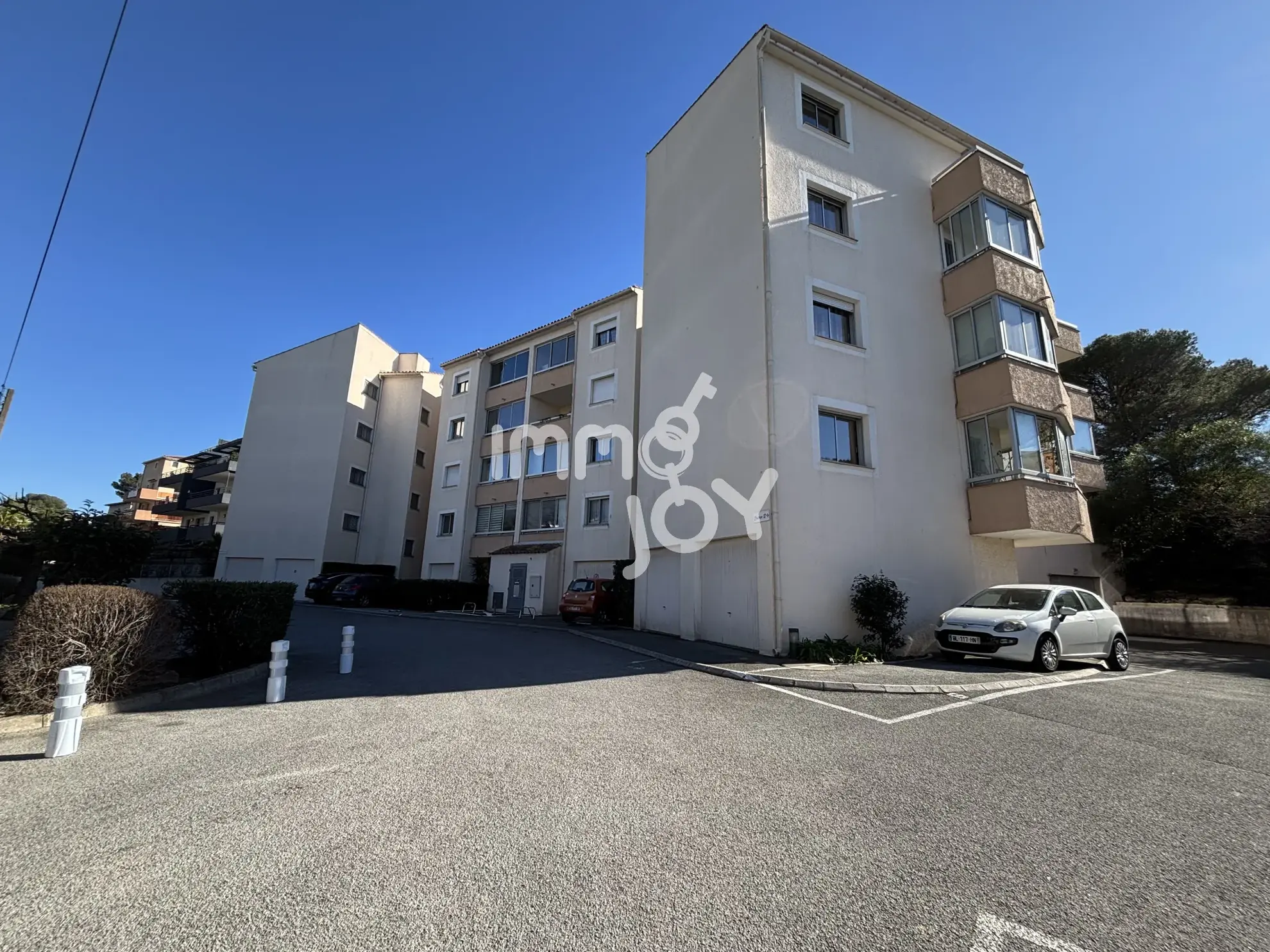 Appartement 2 pièces rénové avec garage et loggia à Saint-Raphaël 