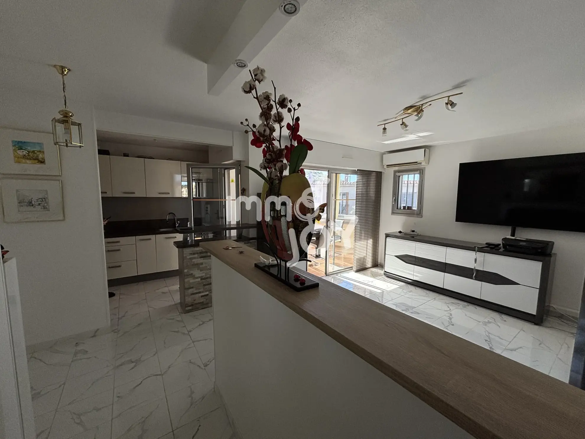 Appartement 2 pièces rénové avec garage et loggia à Saint-Raphaël 