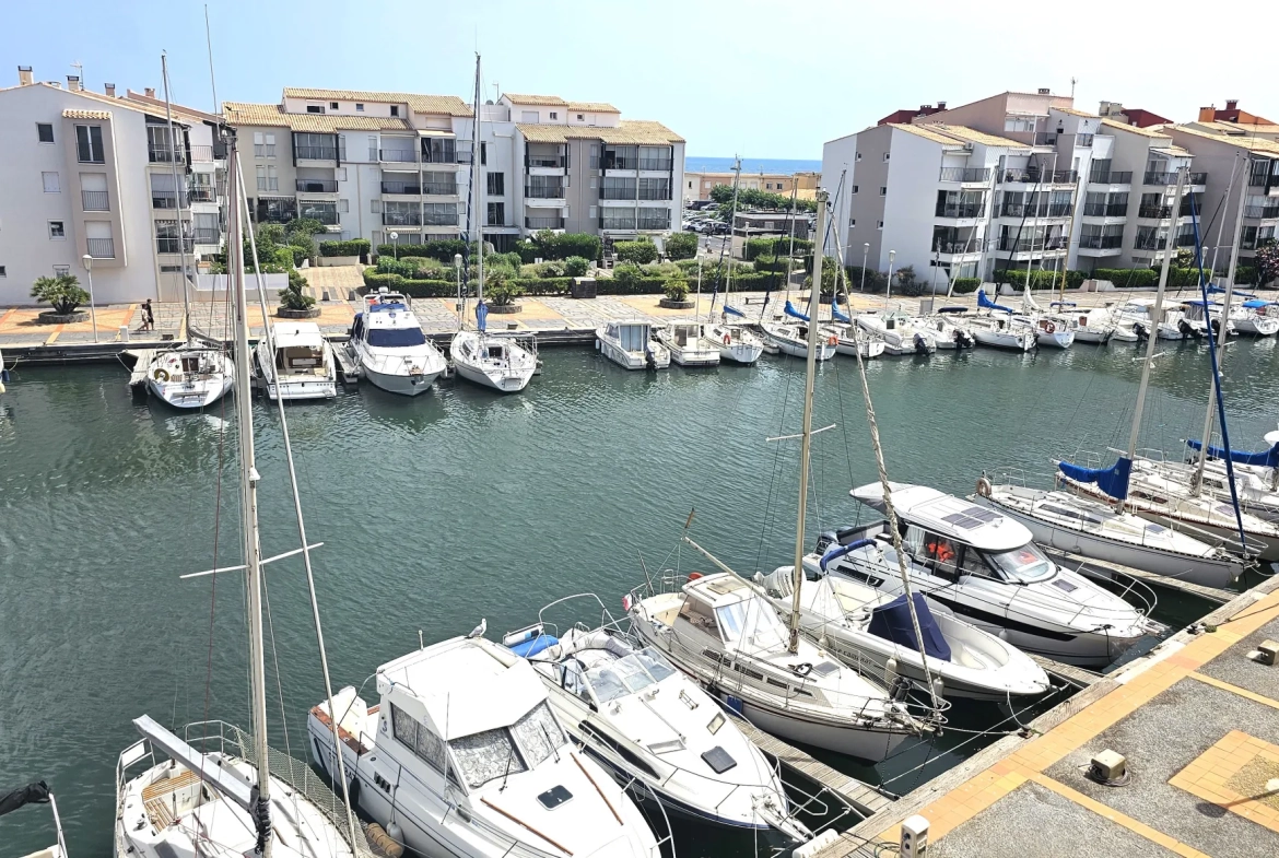 Appartement T3 avec mezzanine et vue sur le canal au Cap d'Agde 