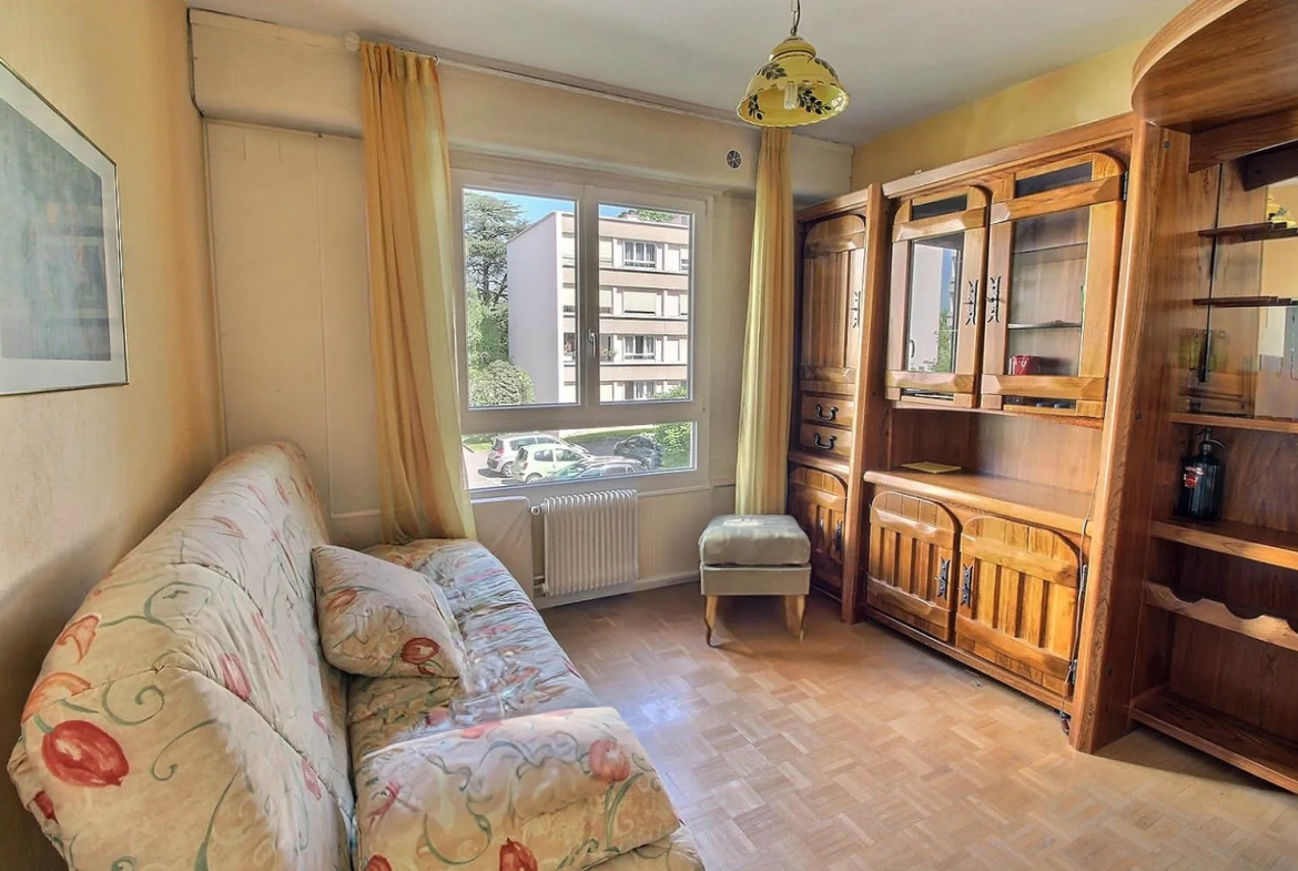 Bel appartement familial de 80 m² avec parking et loggia à Bron 