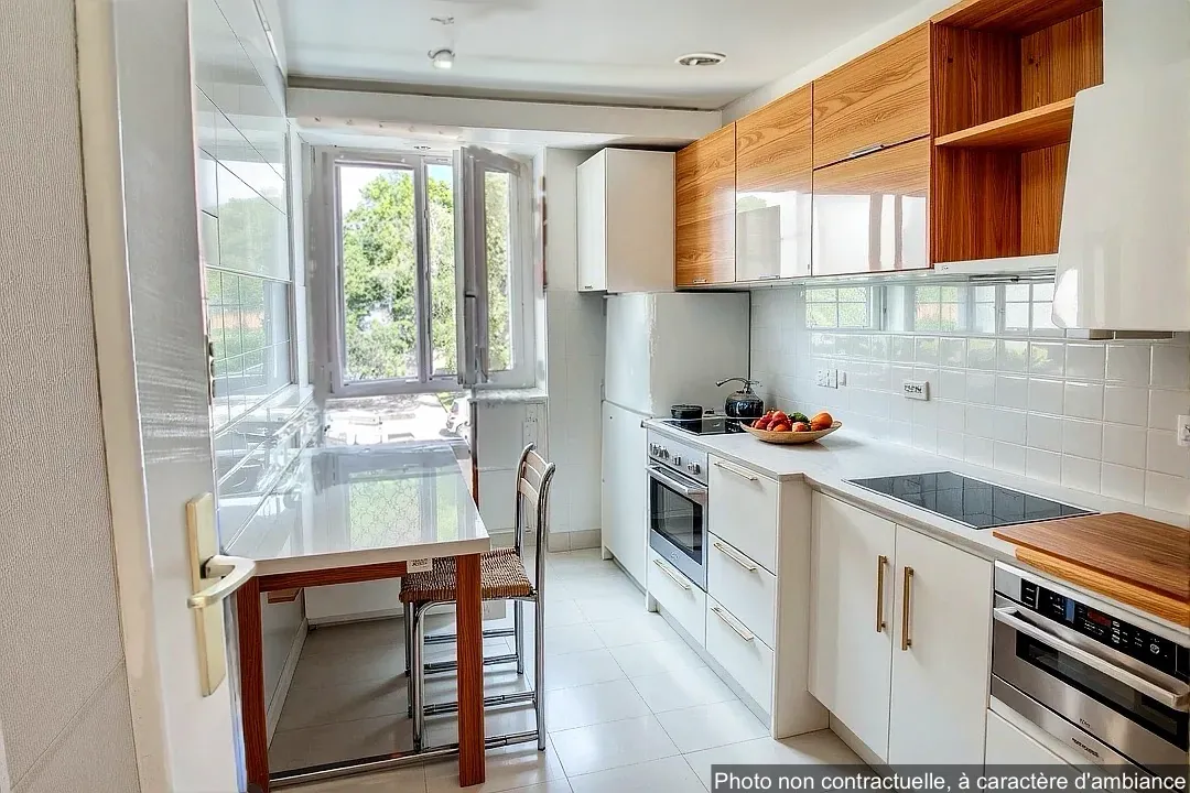 Bel appartement familial de 80 m² avec parking et loggia à Bron 