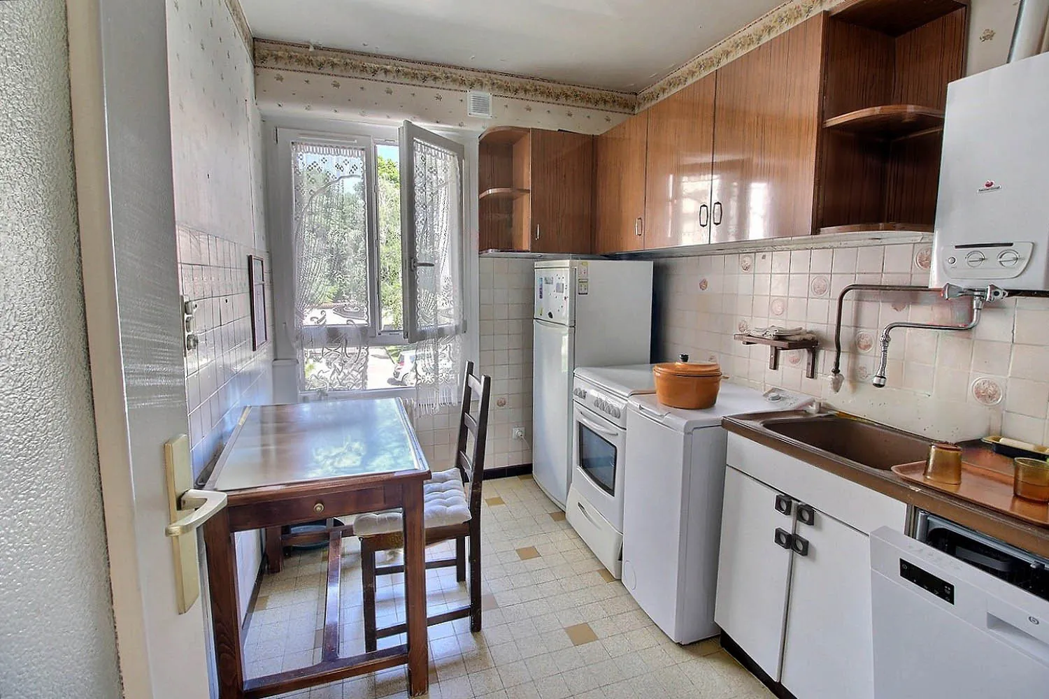 Bel appartement familial de 80 m² avec parking et loggia à Bron 