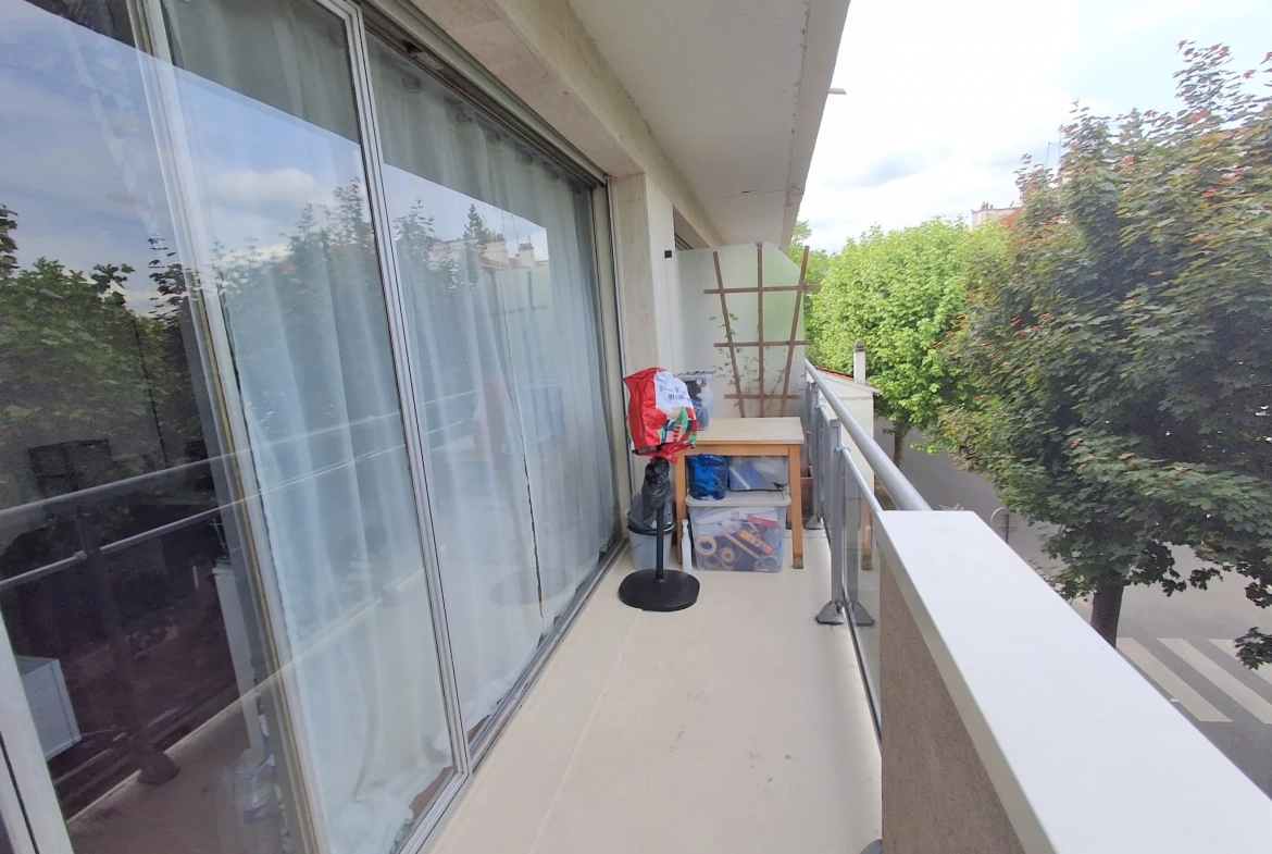 Studio meublé avec balcon et parking à Saint Maur des Fossés 