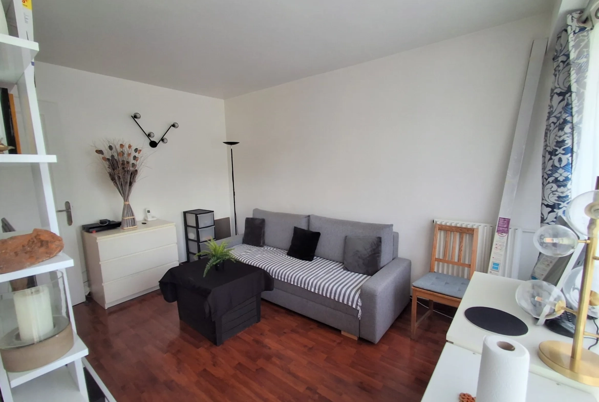 Studio meublé avec balcon et parking à Saint Maur des Fossés 