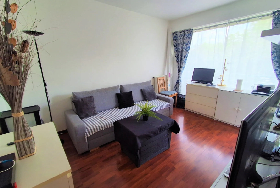 Studio meublé avec balcon et parking à Saint Maur des Fossés 