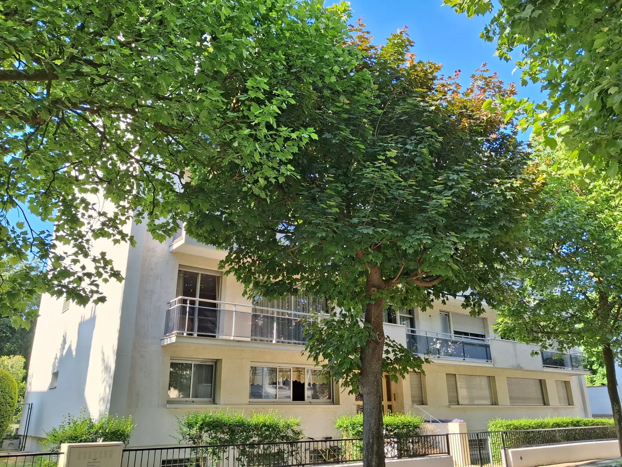 Studio meublé avec balcon et parking à Saint Maur des Fossés 