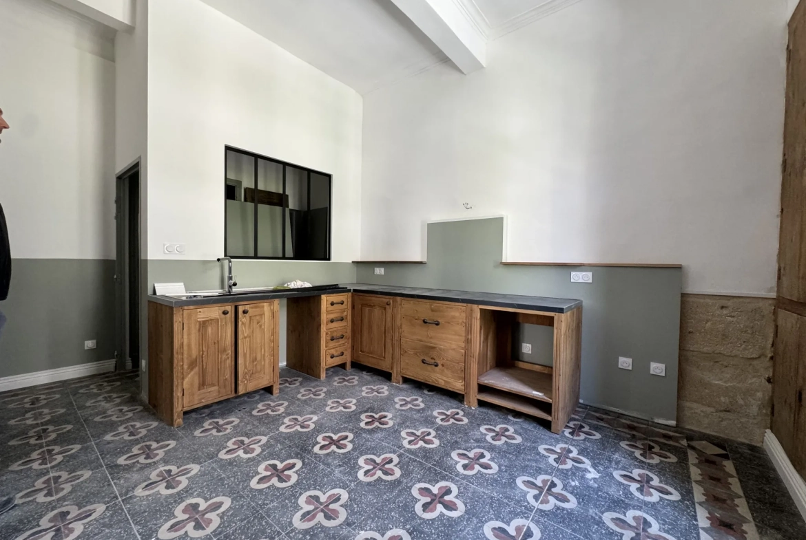 Appartement rénové avec jardin et parking au cœur de Sommières 