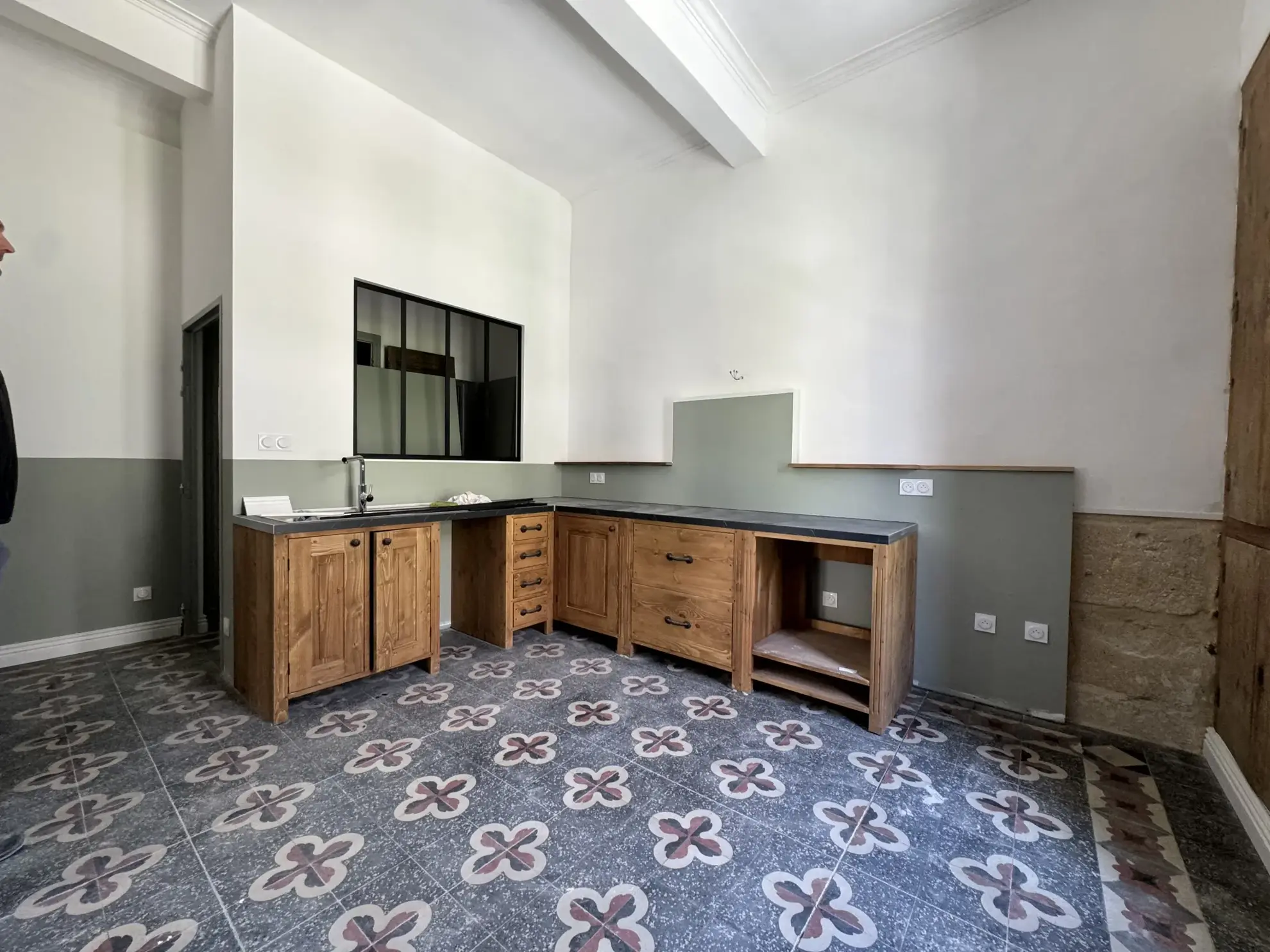 Appartement rénové avec jardin et parking au cœur de Sommières 