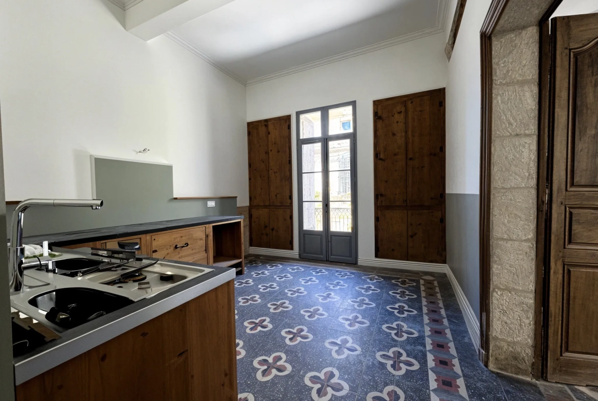Appartement rénové avec jardin et parking au cœur de Sommières 