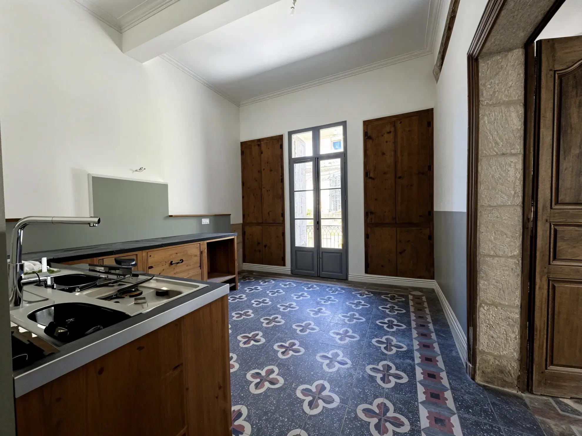 Appartement rénové avec jardin et parking au cœur de Sommières 