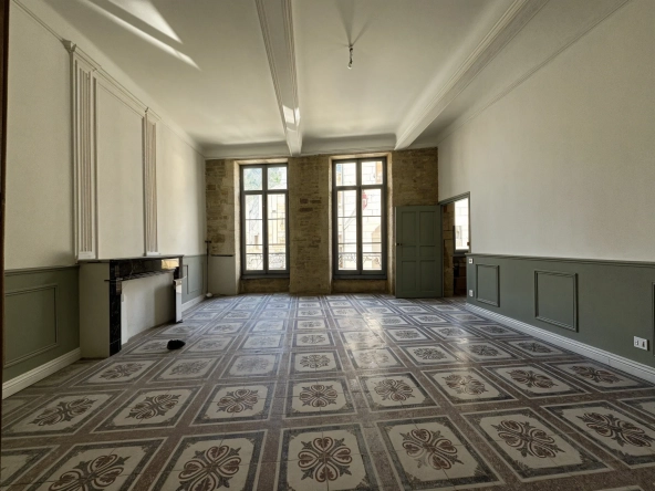 Appartement rénové avec jardin et parking au cœur de Sommières
