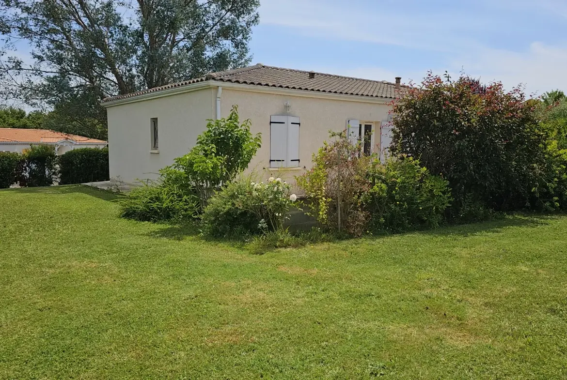 Maison de plain-pied avec 3 chambres et terrain de 1500m² à Seyches 