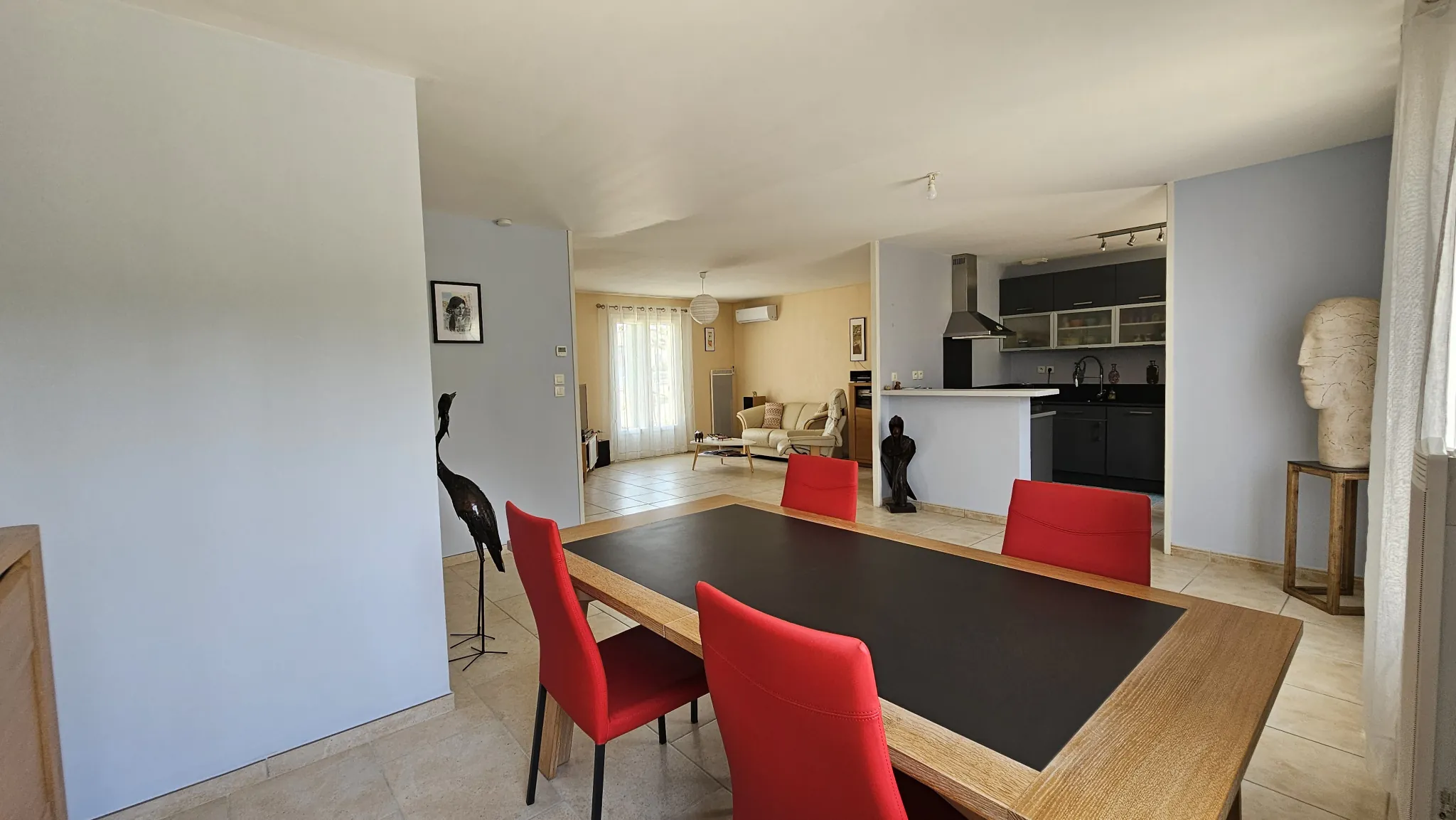 Maison de plain-pied avec 3 chambres et terrain de 1500m² à Seyches 