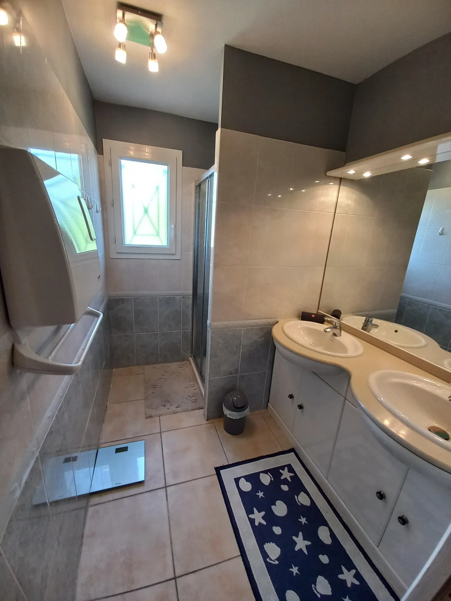 Maison de plain-pied avec 3 chambres et terrain de 1500m² à Seyches 