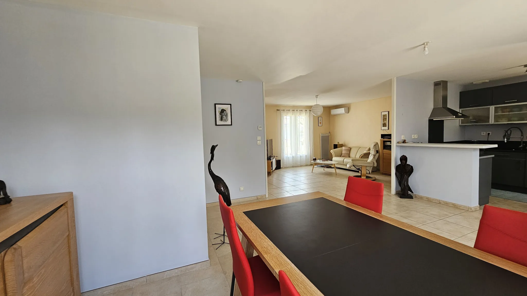 Maison de plain-pied avec 3 chambres et terrain de 1500m² à Seyches 