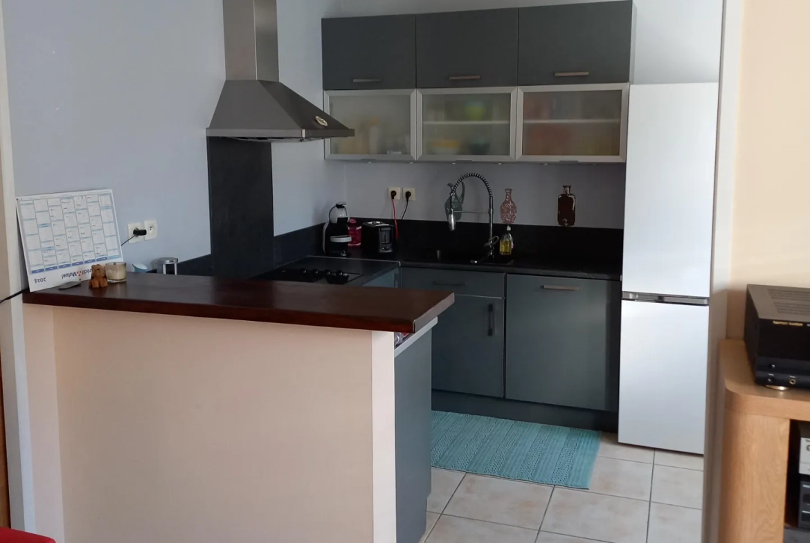 Maison de plain-pied avec 3 chambres et terrain de 1500m² à Seyches 
