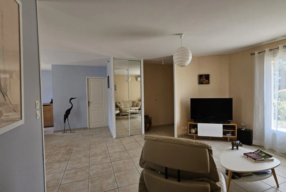 Maison de plain-pied avec 3 chambres et terrain de 1500m² à Seyches 