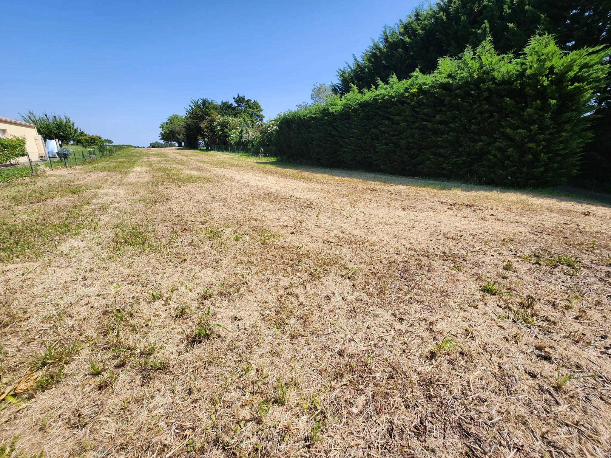 Terrain constructible hors lotissement avec vue panoramique à Saint Aubin la plaine 
