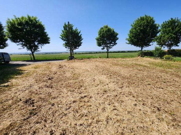 Terrain constructible hors lotissement avec vue panoramique à Saint Aubin la plaine