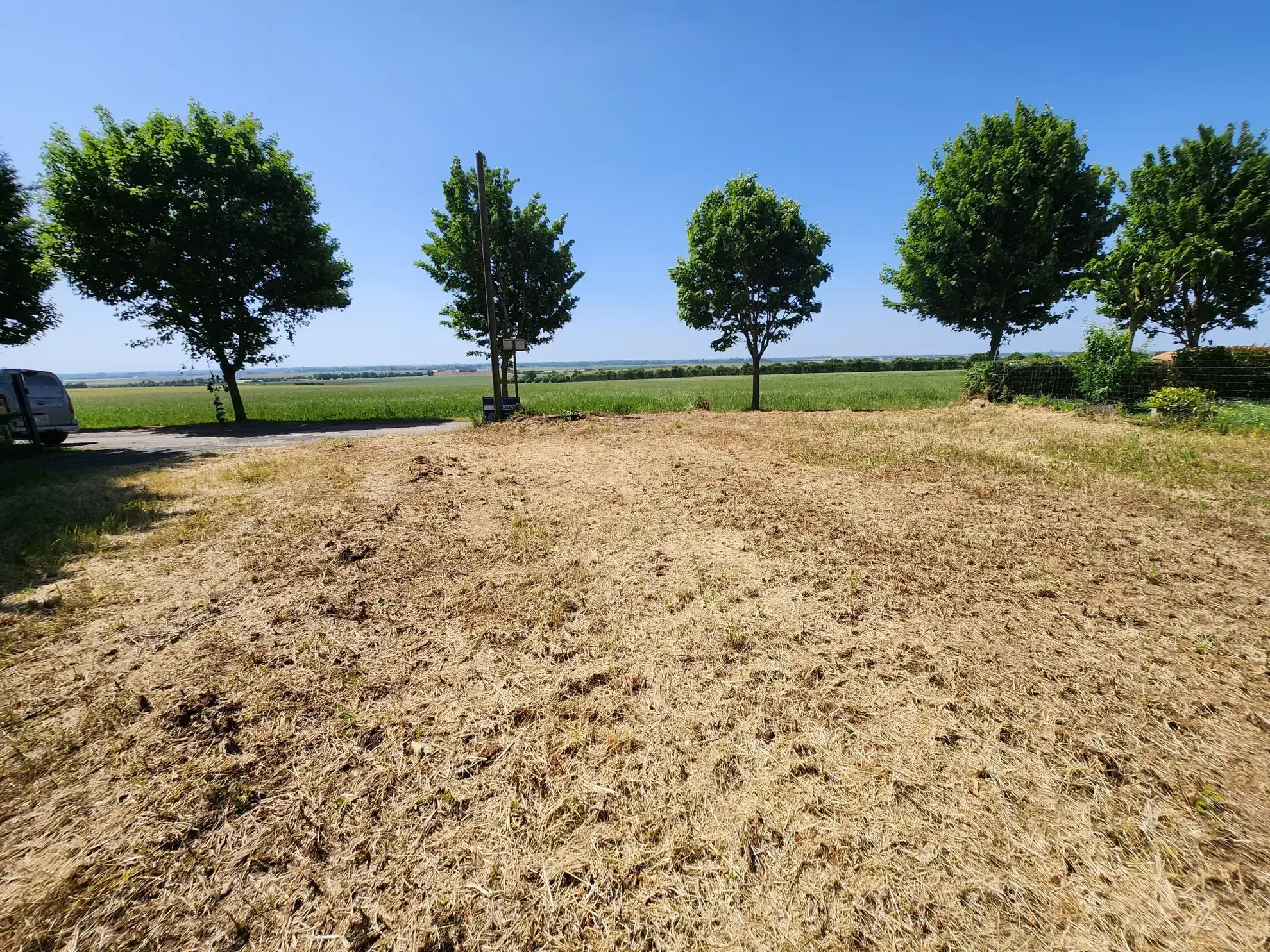 Terrain constructible hors lotissement avec vue panoramique à Saint Aubin la plaine 