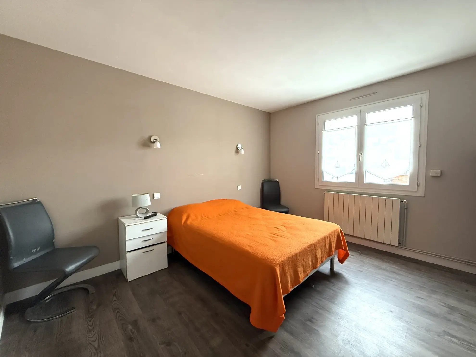 Maison en hyper-centre de Saintes avec 3 chambres, garage et cour privative 