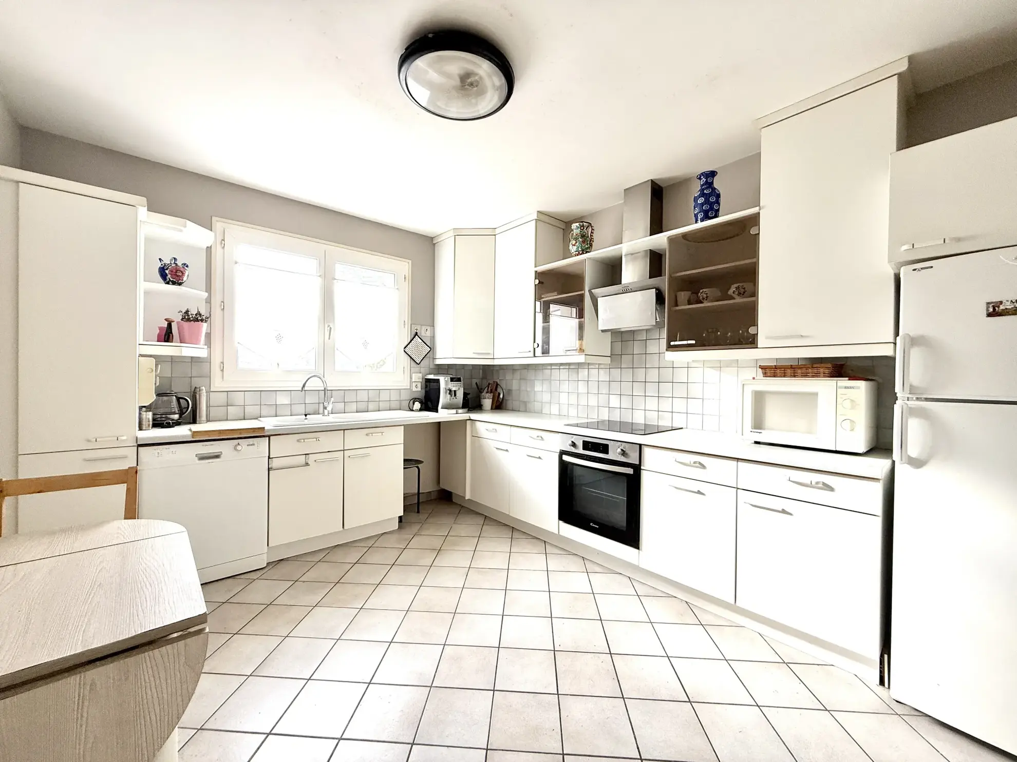 Maison en hyper-centre de Saintes avec 3 chambres, garage et cour privative 