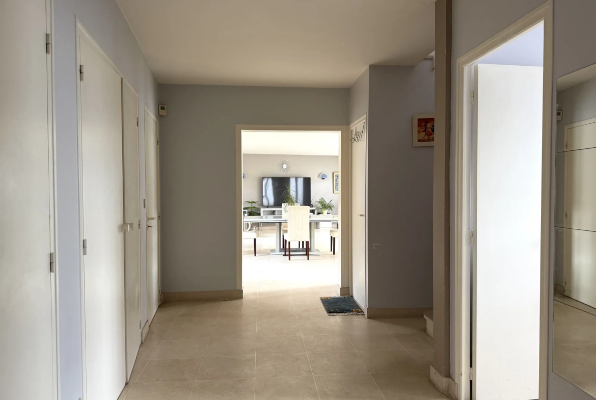 Maison en hyper-centre de Saintes avec 3 chambres, garage et cour privative 