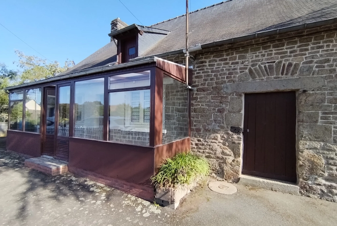 Maison à rénover de 48 m² avec grand terrain à Romagné 