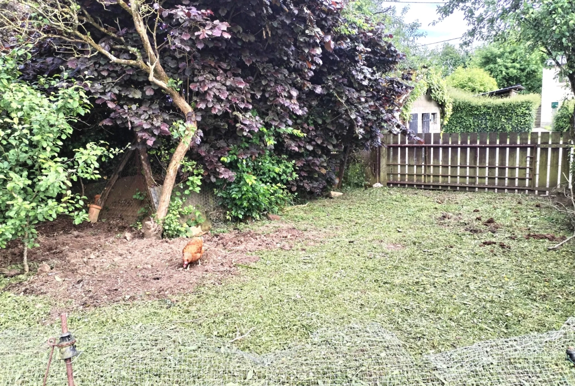 Maison à rénover de 48 m² avec grand terrain à Romagné 