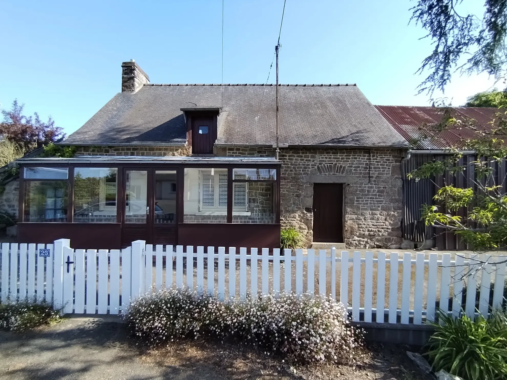 Maison à rénover de 48 m² avec grand terrain à Romagné 