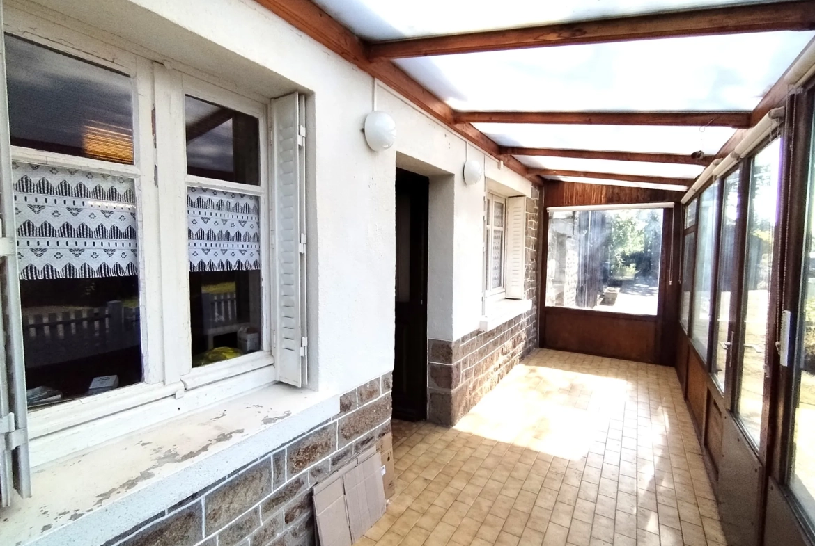 Maison à rénover de 48 m² avec grand terrain à Romagné 