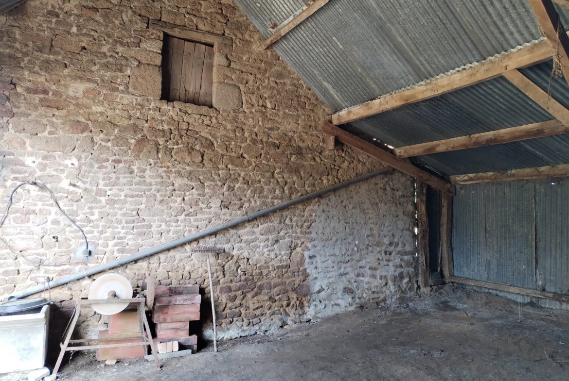 Maison à rénover de 48 m² avec grand terrain à Romagné 