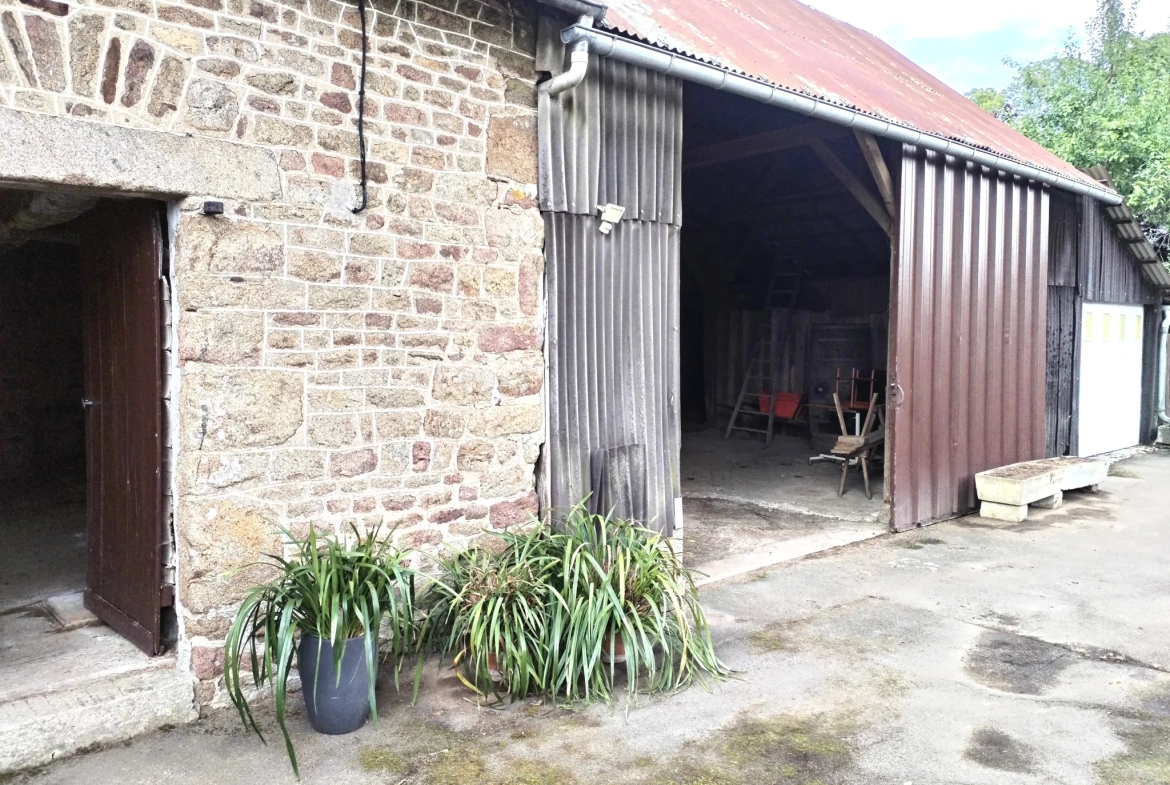 Maison à rénover de 48 m² avec grand terrain à Romagné 