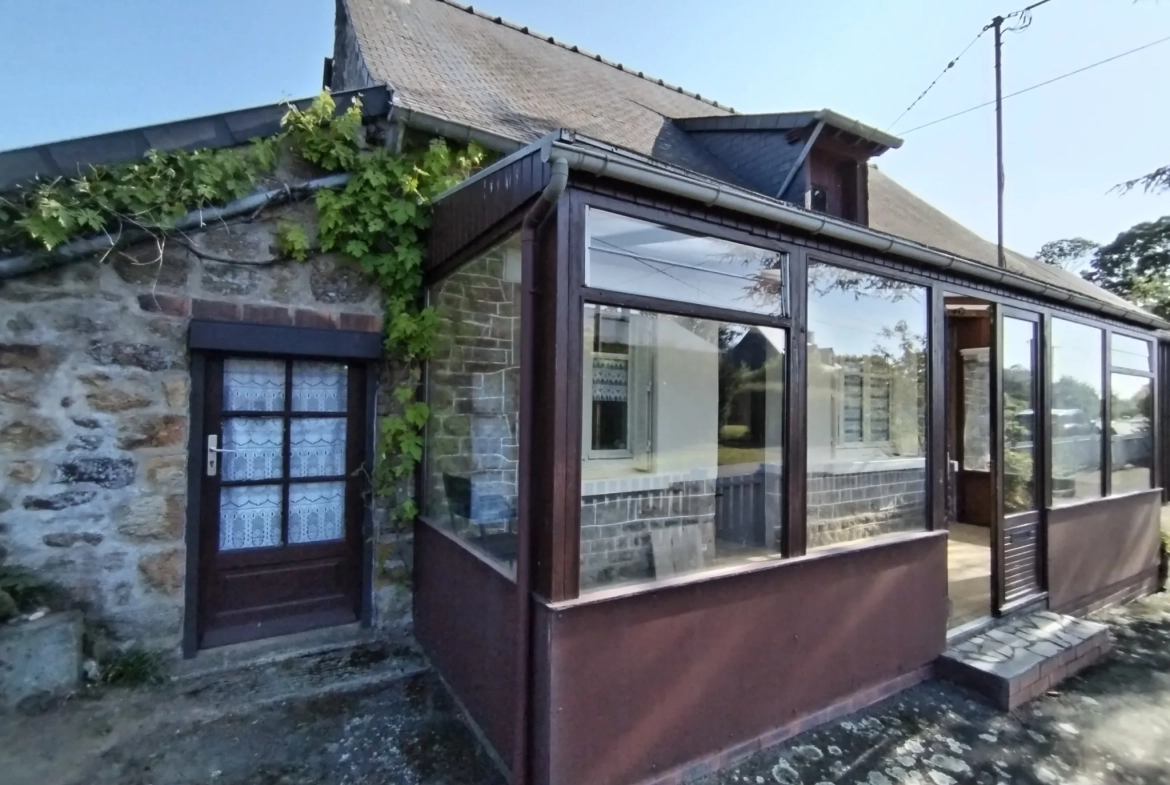 Maison à rénover de 48 m² avec grand terrain à Romagné 