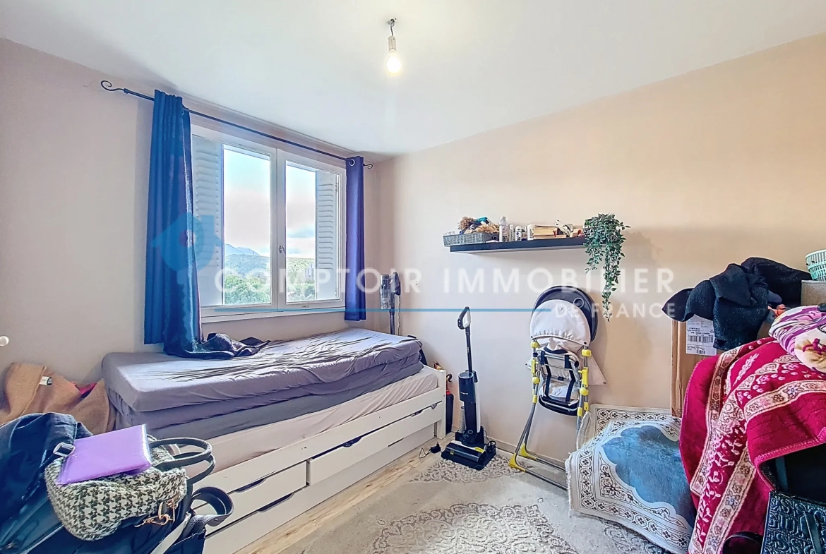 Appartement T3 à vendre à Grenoble avec vue panoramique et balcon 
