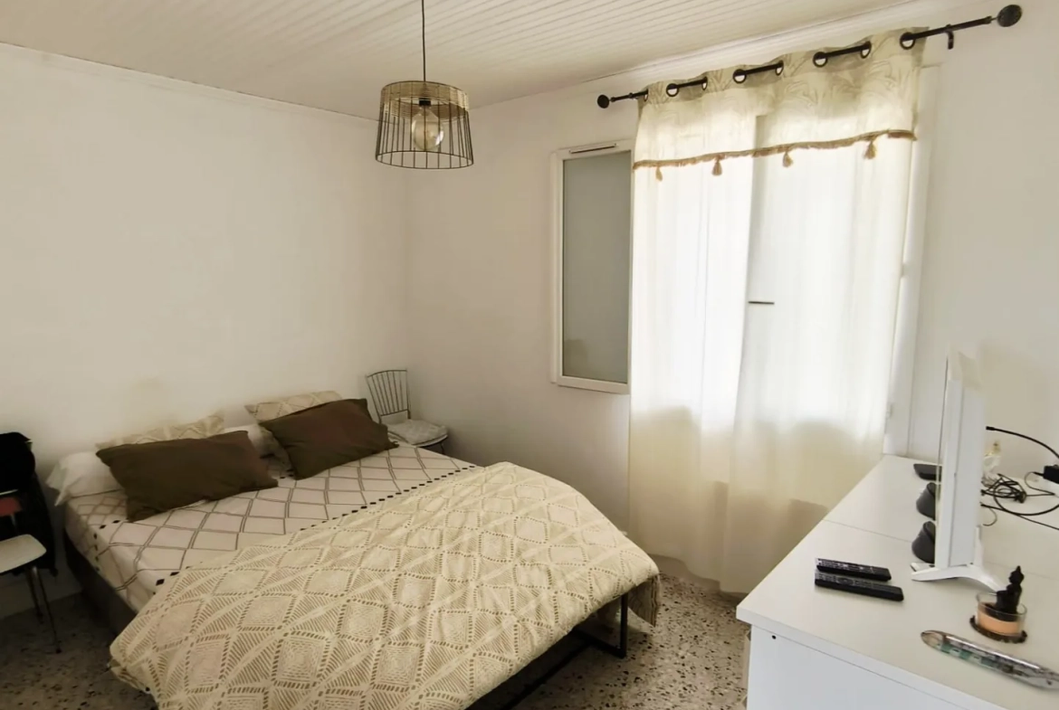 Maison de village T2 avec garage et remise à Saint-Laurent-d'Aigouze 