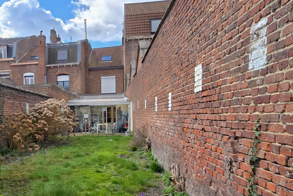 Maison des années 30 avec jardin à La Bassée - Charme et potentiel à saisir 
